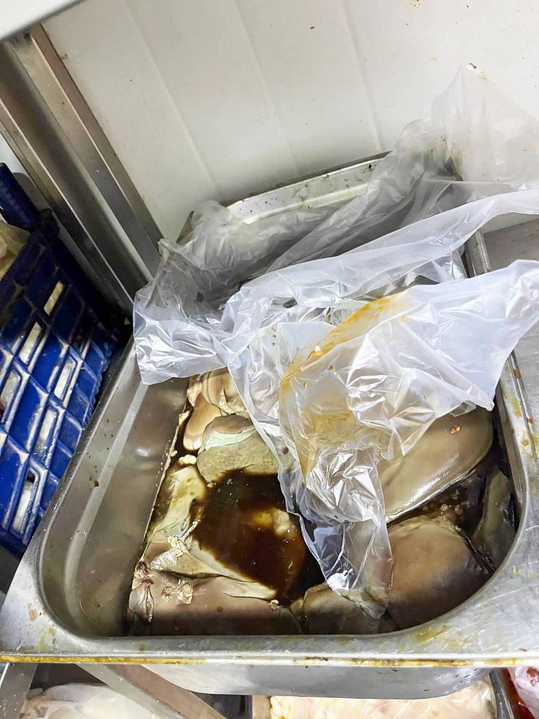 Cesarete bak: Ürünlerinde tarihi geçmiş bozuk et kullanmış! O restoran süresiz mühürlendi 6